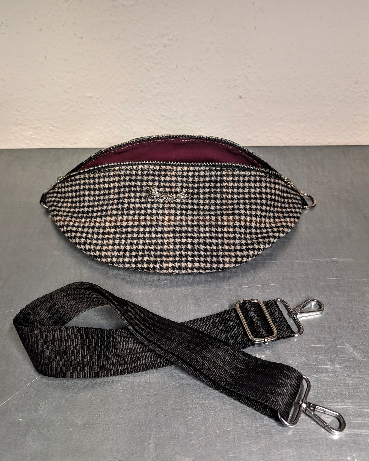 EZ Rider - Brown Hounds Tooth Wool / Maroon Lining