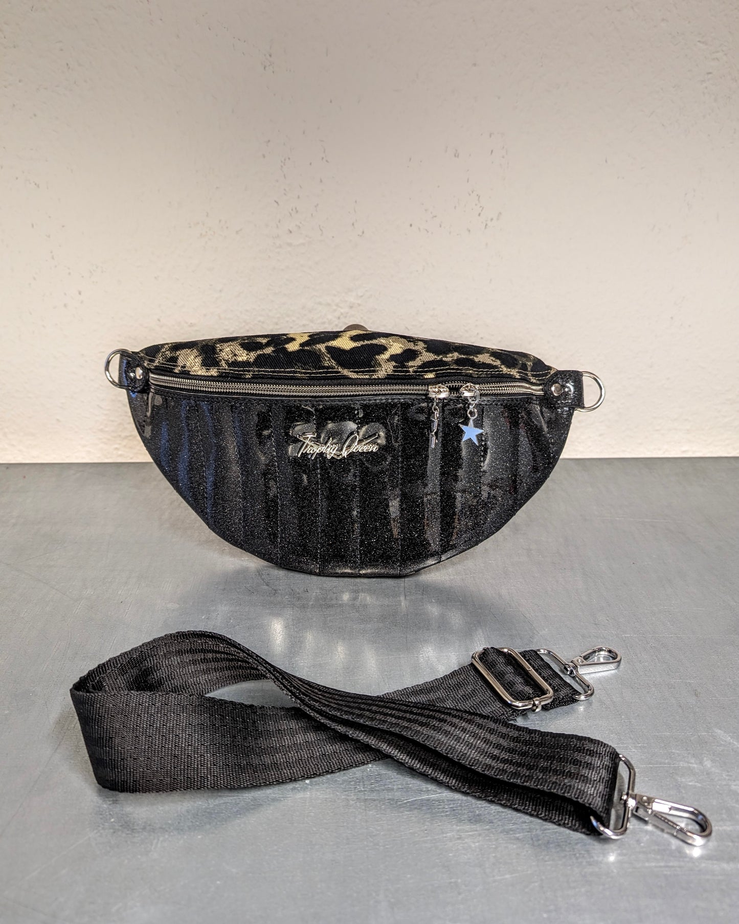 EZ Rider - Leopard / Coal Black Glitter - Maroon Lining