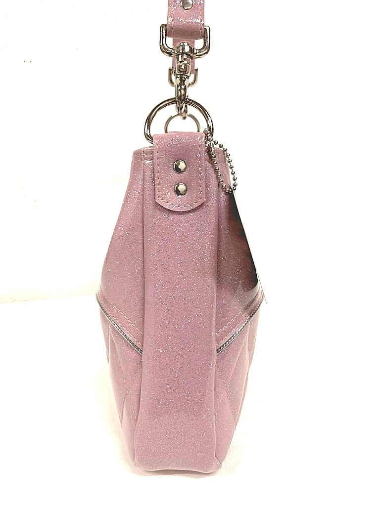 Diamond pleat El Dorado hobo bag in blush pink glitter vinyl and lined with plush leopard handcrafted in California. Medium size featuring 26” shoulder strap, insize open divided pocket and inside zipper pocket. Signature Trophy Queen label inside and hidden serial number.