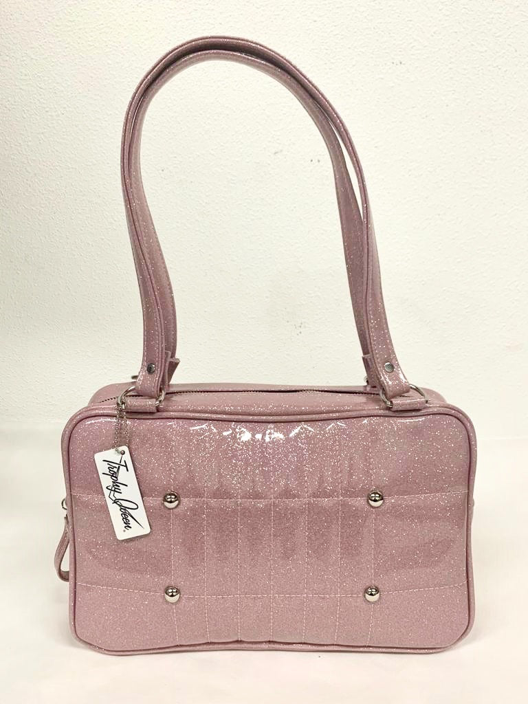 Galaxy Shoulder Bag in Blush Pink Glitter Vinyl and Plush Leopard Lining with nickel hardware and nickel feet, vinyl zipper pull, and 21” (approx 53cm) straps. Inside you’ll find an open divided pocket, a zipper pocket with serial number inside and signature Trophy Queen Label. Ships from California with an extra set of replacement straps.