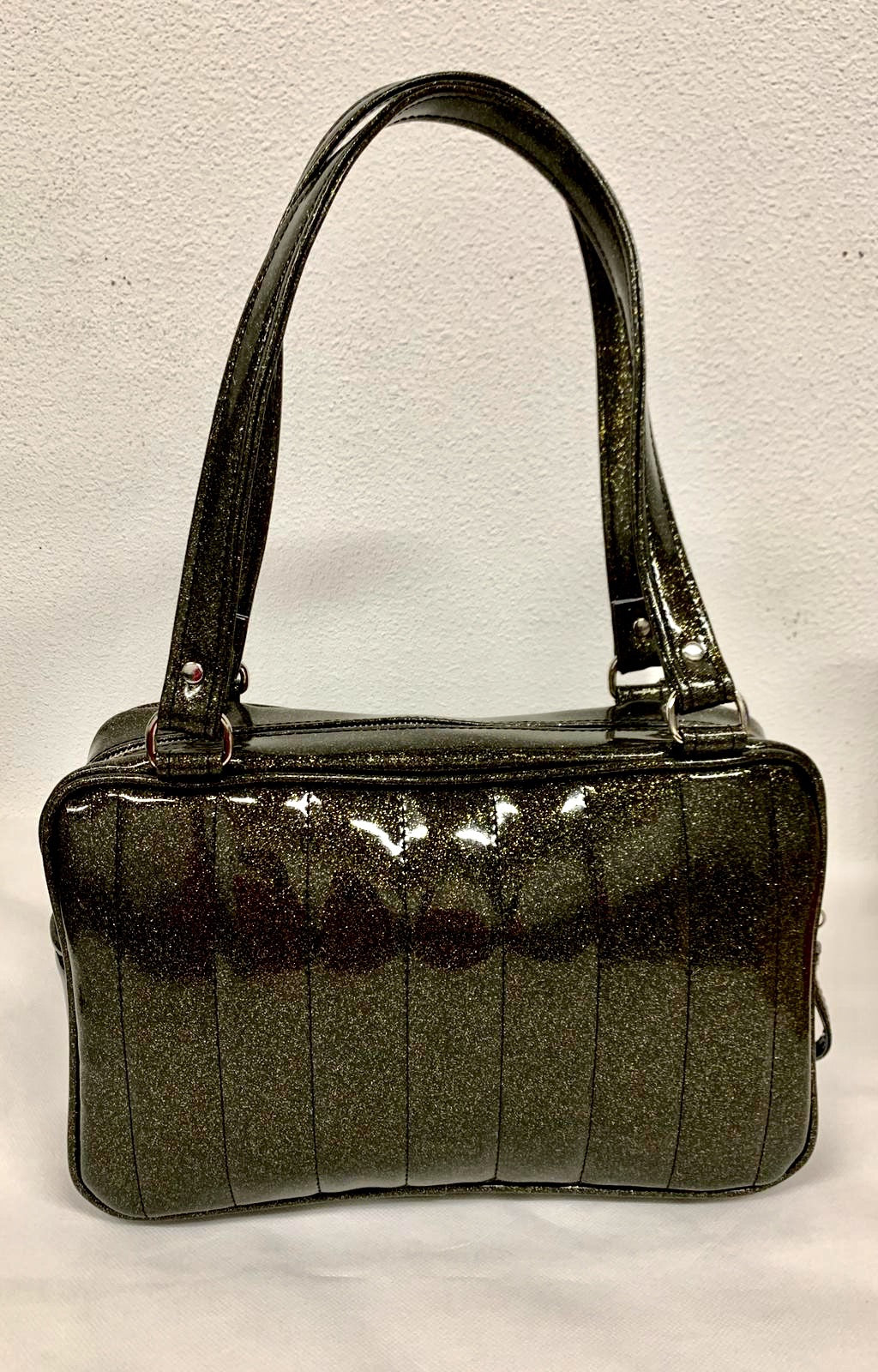 Fairlane Tote Bag in glitter gold speckled black vinyl with plush Leopard Lining. This purse has matching vinyl zipper pull, nickel feet, inside zipper pocket with serial number and open divided pocket with signature Trophy Queen label. The straps are approximately 25” and come with an extra set of replacement straps. Locally made and ships from California.